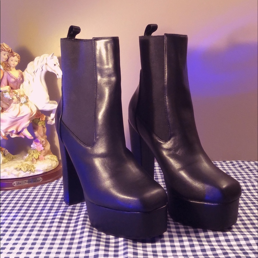 BLACK PLATFORM HEELED BOOTS 🔮 EGO